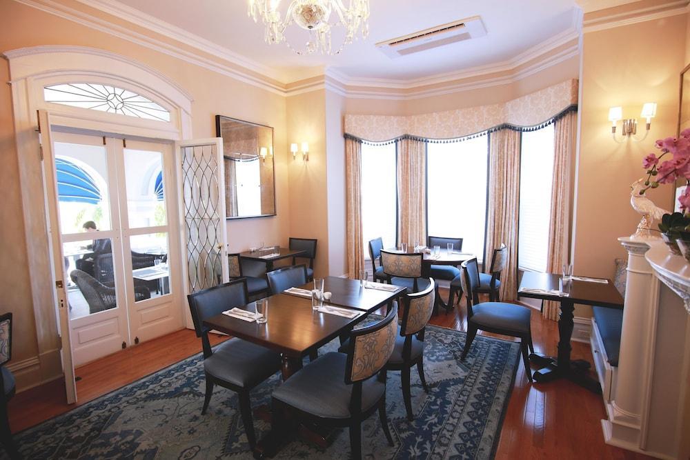Pembroke Rosedon Hotel מראה חיצוני תמונה